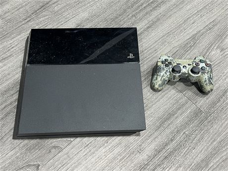 PS4 W/CONTROLLER - NO CORDS / UNTESTED