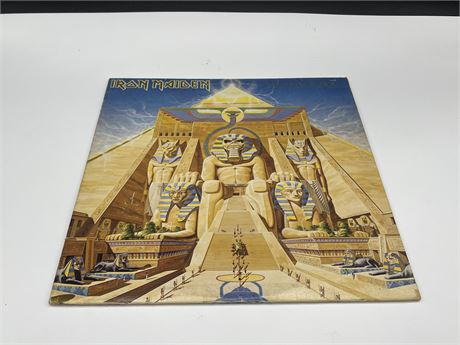 1984 IRON MAIDEN - POWERSLAVE - VG (SLIGHTLY SCRATCHED) - TEXTURE COVER