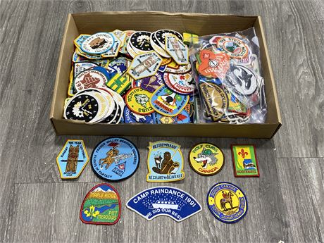 TRAY OF VINTAGE MISC. BADGES