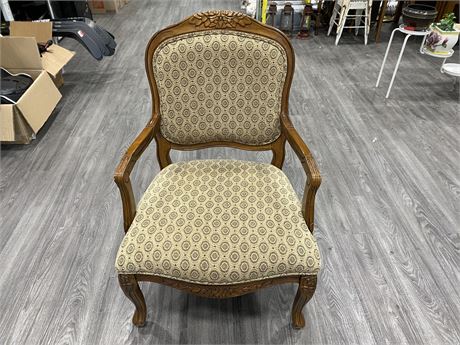 UPHOLSTERED ARM CHAIR PECAN FINISH WOOF (27”X38”)