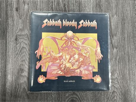 BLACK SABBATH - SABBATH BLODDY SABBATH - 1ST UK PRESS WWA 005 GATEFOLD