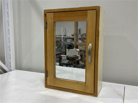 1950s PINE MIRRORED MEDICINE CABINET 18” TALL (MISSING 1 HINGE)