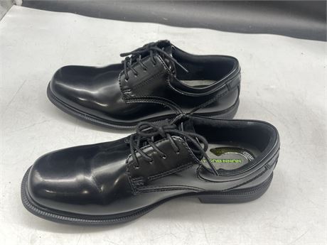 MENS SIZE 10 LEATHER SHOES