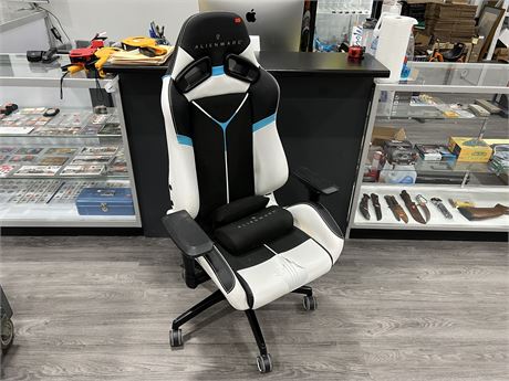 ALIENWARE GAMING CHAIR WITH 2 COSIGNS 28”x22”x52”