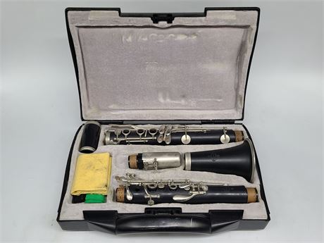 BUFFET CRAMPON CLARINET WITH CASE