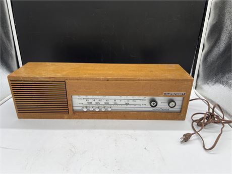 VINTAGE TURANDOT NORDMENDE RADIO - FIRES UP BUT DIALS DONT FULLY WORK - AS IS