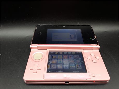 3DS CONSOLE - POWERS ON - MAY NEED REPAIRS - AS IS