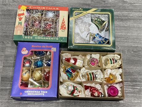 BOX OF 4 VINTAGE BOXES OF CHRISTMAS ORNAMENTS