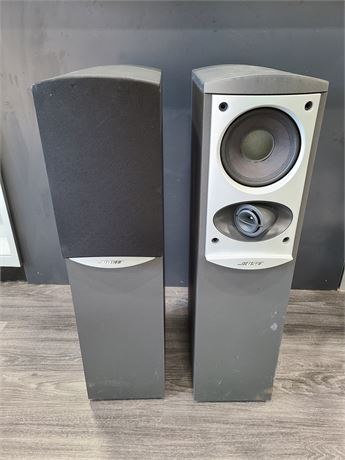 2 BOSE SPEAKERS (32"tall)