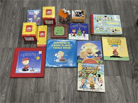 LOT OF CHARLIE BROWN / PEANUTS COLLECTABLES