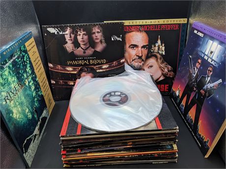 LARGE COLLECTION OF LASER DISC MOVIES