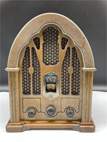 GENERAL ELECTRIC AM/FM RADIO CATHEDRAL REPRODUCTION - WORKS