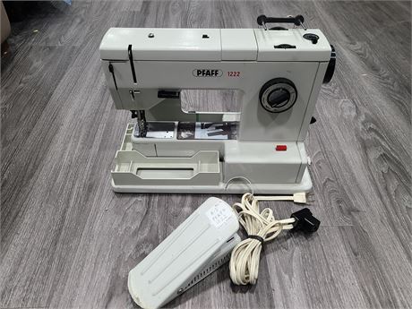 PFAFF 1222 SEWING MACHINE IN CASE (Tested working)