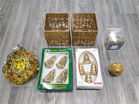GOLD COLOUR X-MAS ORNAMENTS AND DECORATIVE BOXES/STANDS