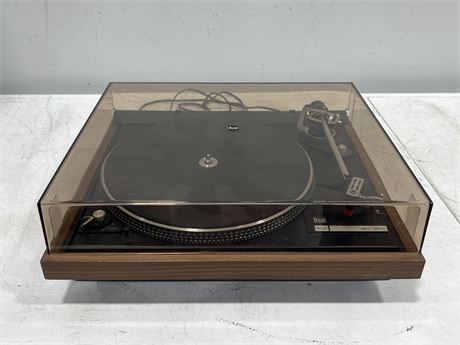 DUAL 504 BELT DRIVE TURNTABLE - TURNS ON / SPINS