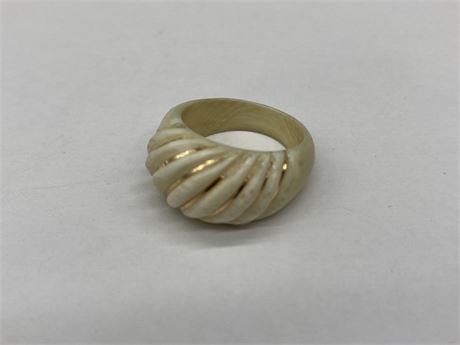 HAND CARVED IVORY RING W/GOLD INLAY