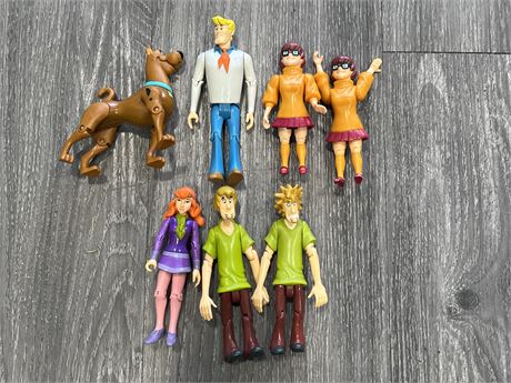 VINTAGE SCOOBY DOO & THE GANG ACTION FIGURES - HANNA BARBERA 5”