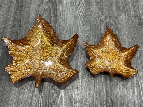 2 MAPLE LEAF DISHES