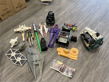LARGE LOT OF MISC 1990S TOYS/ACTION FIGURES - MAINLY STAR WARS