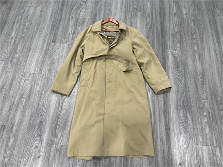VINTAGE GORE-TEX TRENCH COAT BY APPAREL TECH - SIZE M