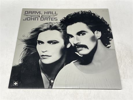 DARYL HALL & JOHN OATES - NEAR MINT (NM)