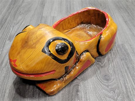 21"x9" WEST COAST NATIVE HAND CARVED FROG BOWL