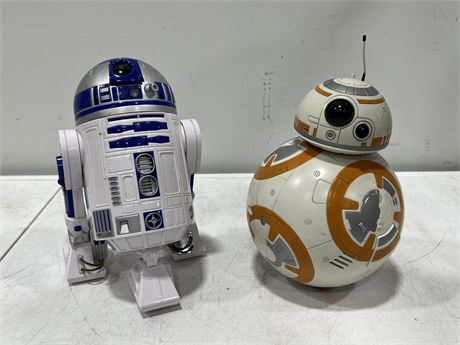 2 BATTERY OPERATED STAR WARS DROIDS - CAN COMMUNICATE WITH EACH OTHER (11” tall