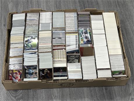 LARGE FLAT OF FOOTBALL CARDS - INCLUDED ROOKIES AND HALL OF FAMERS