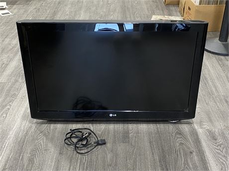 37” LG LCD TV W/POWER CORD (37LD340H)