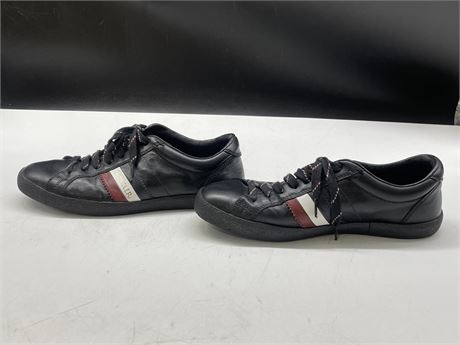 PAIR OF MONCLER SHOES