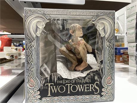 LORD OF THE RINGS TWO TOWERS GOLUM FIGURE