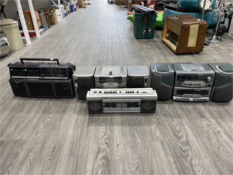 4 VINTAGE BOOMBOXES