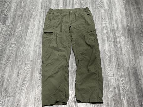THE NORTH FACE PANTS - SIZE LARGE