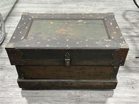 ANTIQUE SOLID WOOD CHEST (23”x37”x21”)