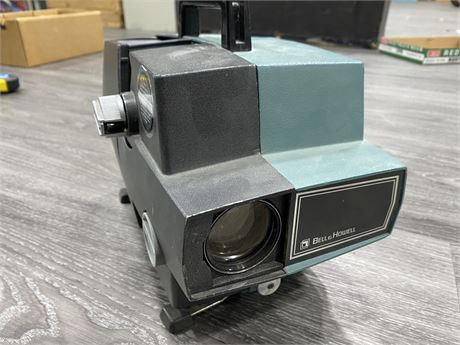 VINTAGE BELL & HOWELL PROJECTOR 35MM (Model 747A)