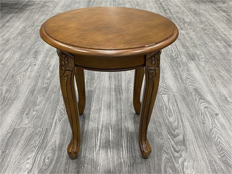 20” ROUND PECAN FINISH WOOD SIDE TABLE