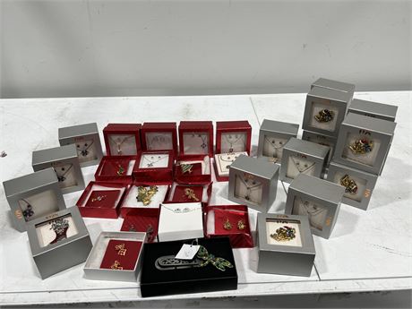 LOT OF NEW JEWELRY / XMAS BROOCHES