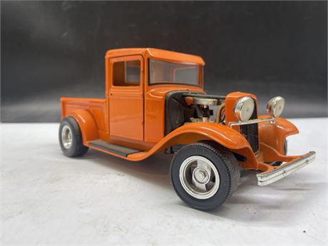 Urban Auctions - ROADLEGENDS 1934 DIE CAST FORD PICKUP TRUCK (1/18th Scale)