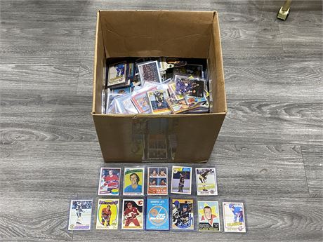 LARGE HOCKEY CARD COLLECTION