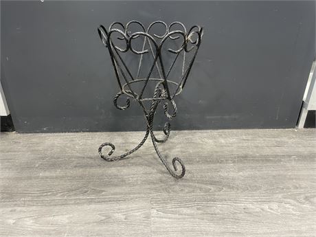 WROUGHT IRON FOOTED PLANT STAND 12”x18”