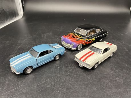 3 DIE CAST COLLECTABLE CARS (Large one is 1:24 scale)
