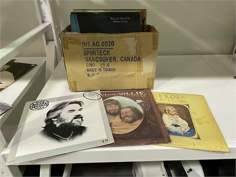 BOX OF COUNTRY RECORDS/VINLY