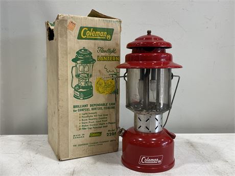 VINTAGE COLEMAN LANTERN 220F IN BOX - GREAT CONDITION
