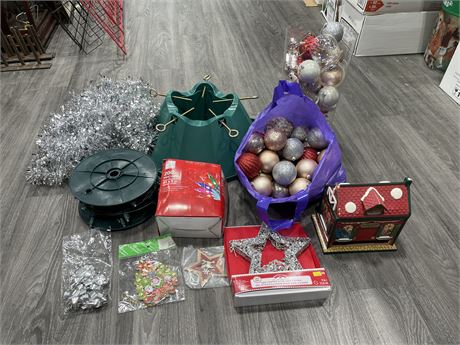 LOT OF MISC CHRISTMAS DECORATIONS INCL: ORNAMENTS, LIGHTS, MUSIC BOX, ETC
