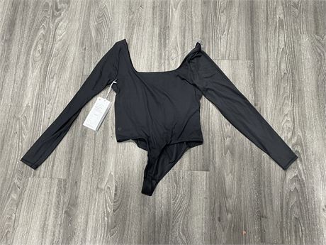(NEW WITH TAGS) LULULEMON WUNDERMOST SQUARE-NECK BODYSUIT SIZE L