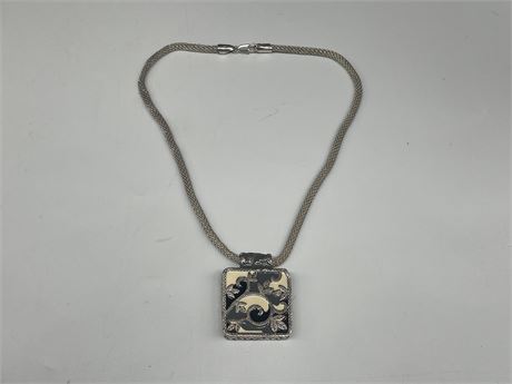 925 STERLING SILVER TWISTED CHAIN W/PENDANT