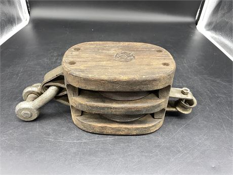 LARGE ANTIQUE BLOCK PULLEY 13”x6” (HEAVY)