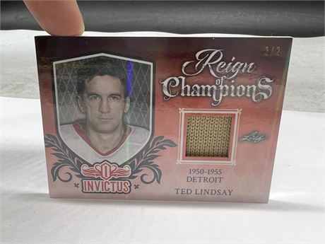 TED LINDSAY REIGN OF THE CHAMPIONS JERSEY CARD #2/2 (2018)