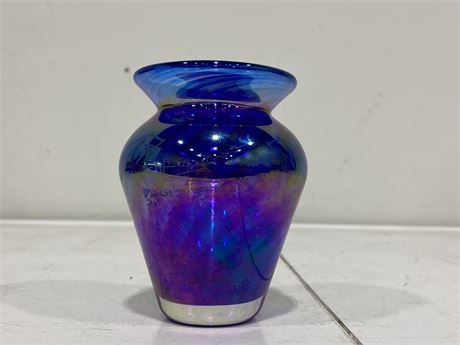 SIGNED JAN BENDA BLUE STRETCH GLASS VASE (4”)