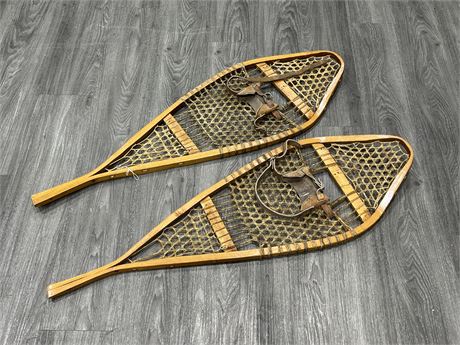 VINTAGE QUEBEC MADE WOODEN SNOW SHOES IN EXCELLENT COND. 43” LONG
